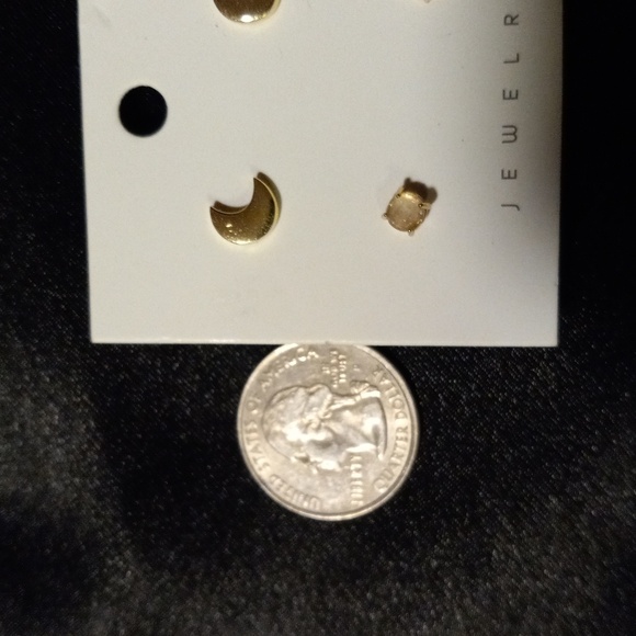 Two pairs of earrings. - Picture 3 of 3